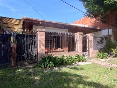 CASA EN VENTA EN MANUEL B GONNET - Principal