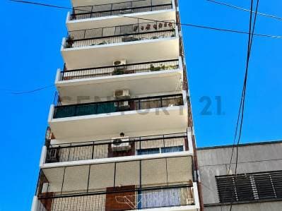 VENTA DEPARTAMENTO SUPER LUMINOSO 4 AMB + DEPENDENCIA - Principal