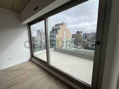 VENTA-Estrená en las alturas. Monoambiente al frente, 7° piso con balcón, SUM, rooftop · Palermo - Principal