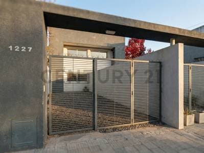 Duplex 2 dormitorios , en venta Los Hornos - 3