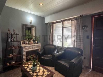 CASA EN VENTA BERISSO - 3