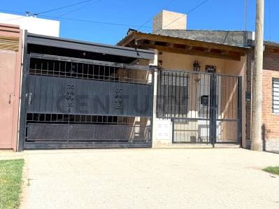 Casa 2 dormitorios, cochera y patio pequeño con asador. MB zona VENADO TUERTO - 2