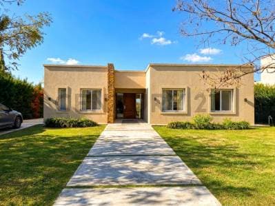 VENTA CASA 5 AMBIENTES C/ PILETA - EL CANTON - BARRIO NORTE - 3