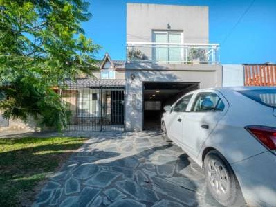 Chalet 5 ambientes en Venta Miguel Sagastizabal 7400 - Principal
