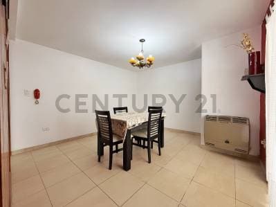 Departamento en venta de 2 dormitorios y patio en La Plata - Principal