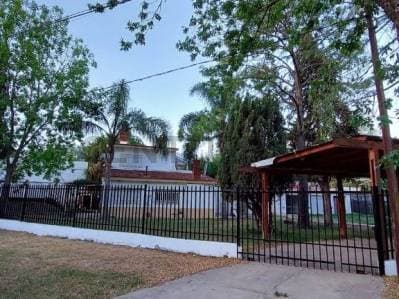 VENTA CASA A RECICLAR- 5 DORMITORIOS-PILETA-PUEBLO ESTHER - 5