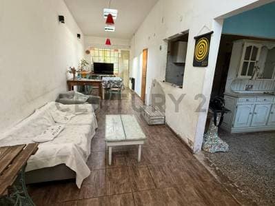 CASA EN VENTA PARQUE PILETA BERISSO - 3