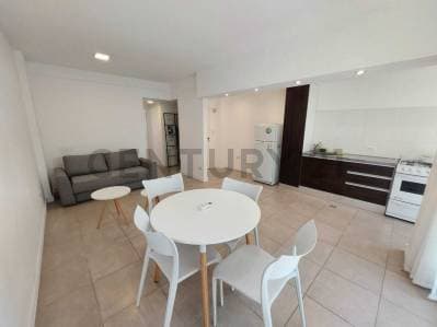 Venta departamento dos ambientes al frente c/ balcon. Zona Plaza Colon - Principal