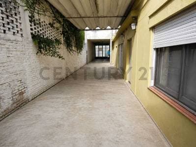 10 ENTRE LISBOA Y MONTEVIDEO BERISSO, 2 CASAS EN BLOQUE EN VENTA . - 2