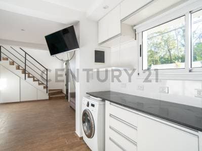 Casa dúplex tres dormitorios en venta Gonnet - 2