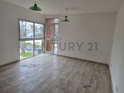Oportunidad en Pilar Centro: Monoambiente con Balcón y Ascensor | Acepta Permuta por Vehículo - 2