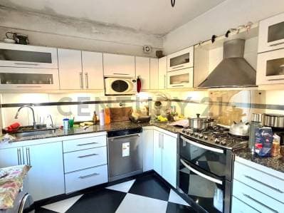 Venta Casa 6 Ambientes sobre Lote de 600 m² | Pileta | Garage para 3 Autos | A 1 Cuadra del Acceso O - 3