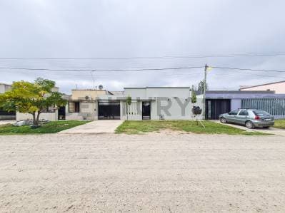 CASA EN VENTA con 3 dormitorios + estudio en 49 e/ 173 y 174, Olmos - 3