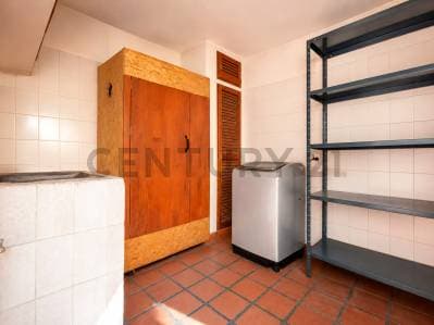 VENTA CASA MAS DEPARTAMENTO CUATRO AMBIENTES CASTELAR - 2