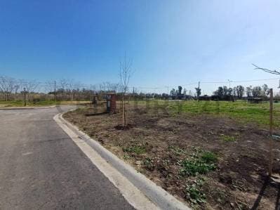 EXCELENTE LOTE EN VENTA EN BARRIO PRIVADO SANTA SOFIA EN PILAR DEL ESTE - 2
