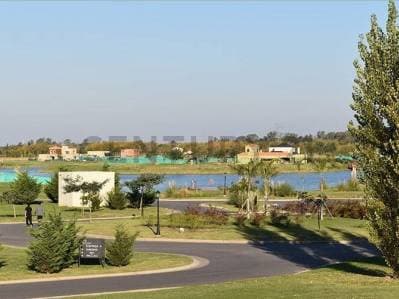 Hermoso Lote a la Laguna - 2