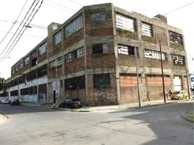 Alquiler Galpon Industrial Lomas del Mirador 4450 m2 Entrada Camiones - Principal