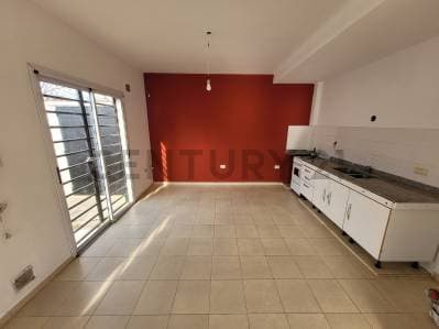Duplex de 2 Dormitorios con Cochera en Venta en Ringuelet - 4