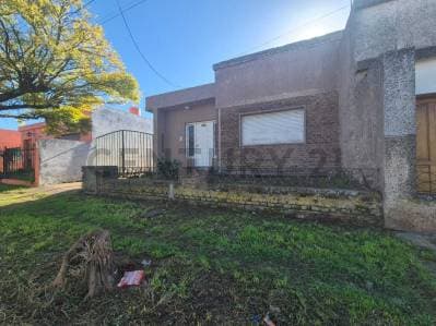 VENTA CASA 2 AMBIENTES CON AMPLIO PATIO Y GALPÓN EN OLAVARRÍA - Principal