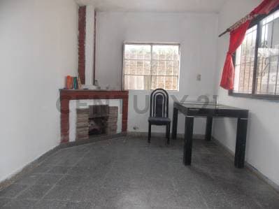 Casa 2 dormitorios Amplio Lote Guernica - 4