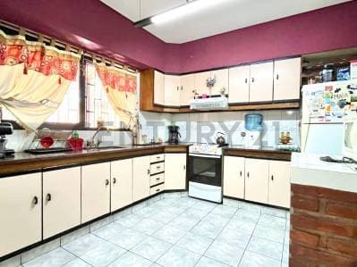 Venta de Casa 4 AMBIENTES en El Palomar, Morón - APTA CREDITO - 2