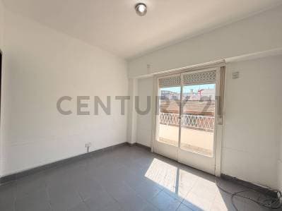VENTA DEPARTAMENTO VILLA REAL CON PATIO Y BALCON - Principal