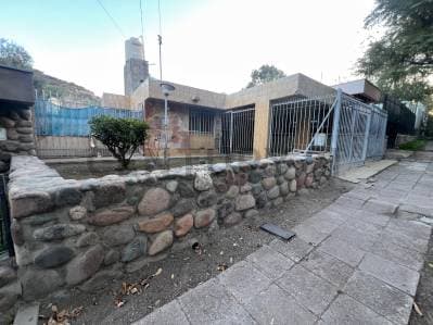 HERMOSA CASA EN BARRIO SUPE, GODOY CRUZ - 2