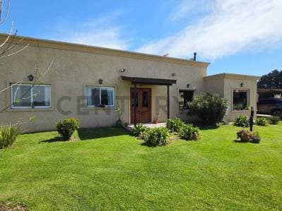 VENTA CASA 5 AMBIENTES CON PISCINA EN EL ESPINILLO GOLF – CARLOS KEEN, LUJÁN - 2