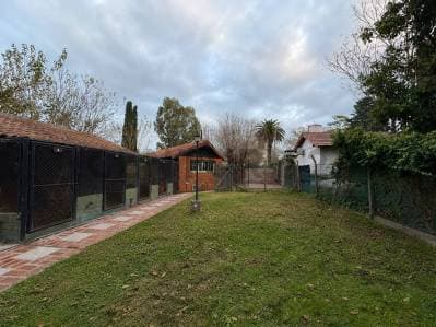 CASA EN VENTA CON 16 CANILES Barrio el Rincón - Principal