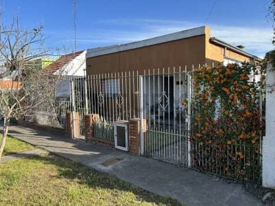 Casa en venta 153 67 y 68. Dos dormitorios - 3