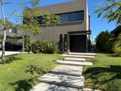 CASA EN VENTA EN LOS CASTAÑOS 4 AMB DEP Y PISCINA. - Principal