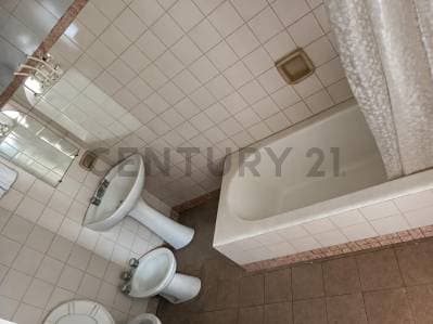 VENTA CASA 3 AMBIENTES CON COCHERA A RECICLAR - 5