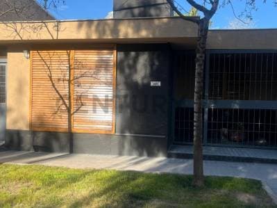 CASA EN VENTA BARRIO SANIDAD CIUDAD DE MENDOZA - 2