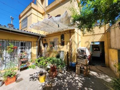 venta cas multifamiliar mas departamento de 4 ambientes en planta alta con entrada individual - Principal