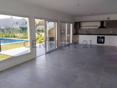 Casa en venta Barrio San Pablo, Pilar. 5 ambientes con pileta. Acepta financiación. - 2
