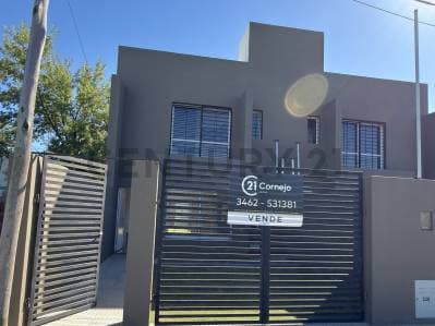 EXCELENTE PH DE 2 DORMITORIOS CON AMPLIO PATIO VERDE - VENADO TUERTO - Principal