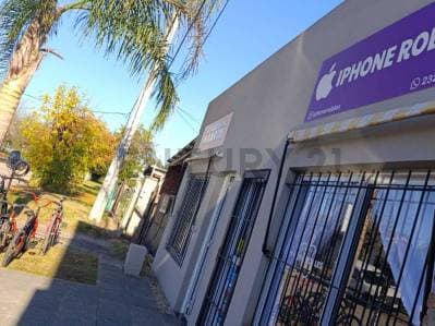 VENTA CASA Y LOCALES EN PARADA ROBLES | Lote 450 m² con Casa 4 AMB + 2 Locales Comerciales con Re - 2