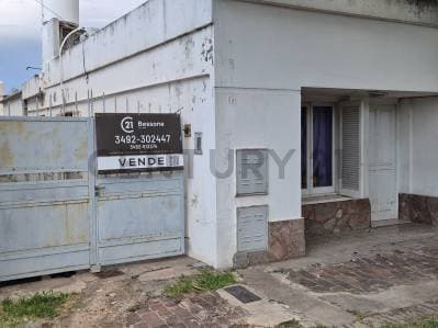 SE VENDE EN RAFAELA 2 PROPIEDADES EN LOTE UNICO - Principal