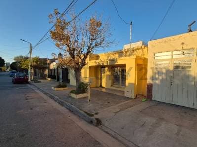 Venta Casa Dos Dormitorios Mariano Moreno - 2