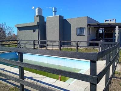 FINANCIA casa EXCELENTE estado a 400 Mts LAGO Potrero de Garay - Principal