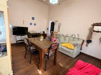 Casa + local comercial - 2