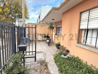 CASA 2 DORMITORIOS EN ZONA PRIVILEGIADA - VENADO TUERTO - 3