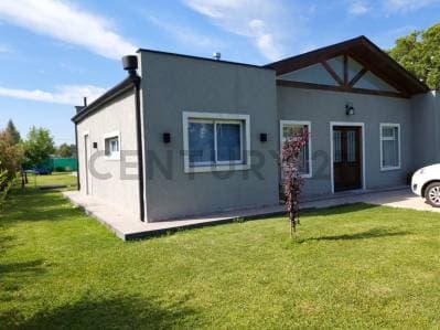 Casa en venta, ubicada en Brandsen, lote de 800mts, parque y pileta. - 3