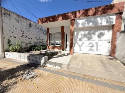 ⏳ Oportunidad en zona céntrica de Venado Tuerto - Casa tradicional - 3