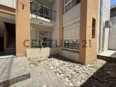 ALQUILER MONOAMBIENTE MORON CENTRO - A pasos de Universidad de Moron- Patio uso comun- Exclusivo Viv - 3