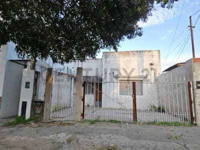 67 entre 29 y 30. Casa en Ph de 2 dormitorios en venta. La Plata. - Principal