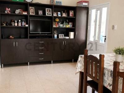 Casa en venta con 2 dormitorios, patio verde y cochera en Rafaela - 3