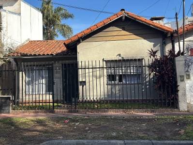 Casa de 3 ambientes con jardín en Carapachay - Principal