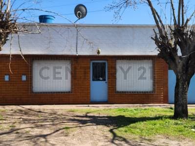 Casa con galpón en venta en La Plata, San Carlos - Principal