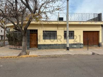 Se Vende Casa Esquina en Dorrego,Se aceptan Vehículos como parte de pago. - 3